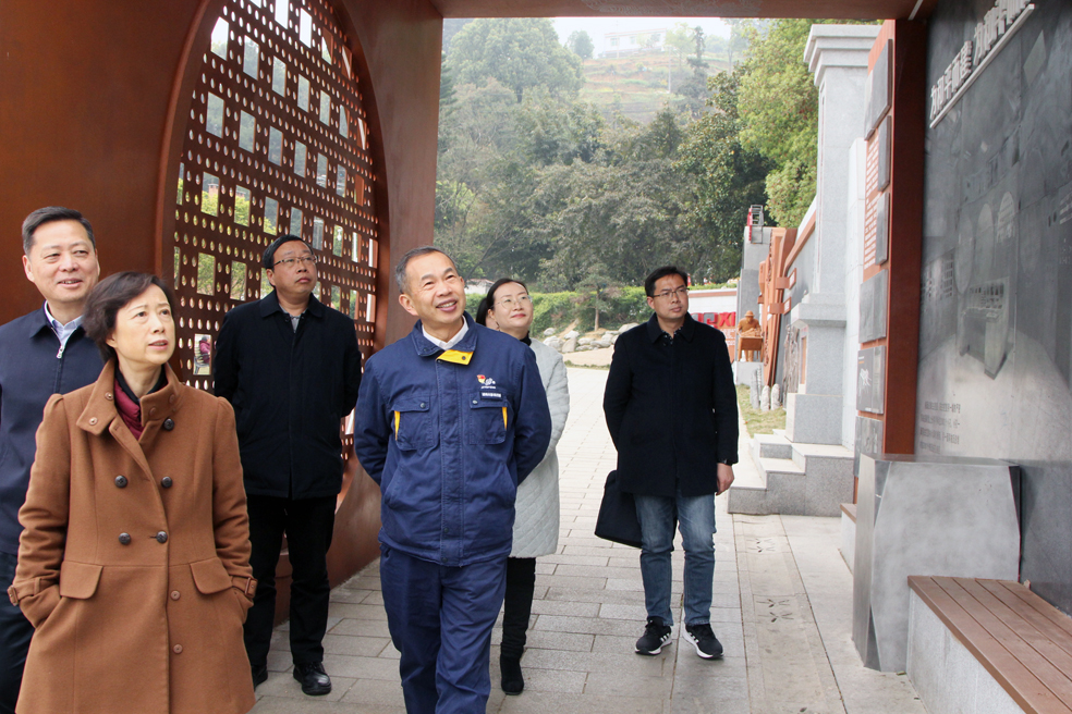 
重庆市总工会到熊猫体育集团调研工会...